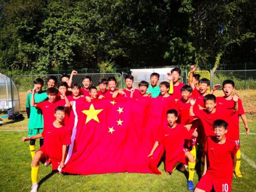U13球员庆祝胜利。图片来源：中国足协网站