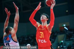 王哲林23分9篮板中国男篮逆转再胜