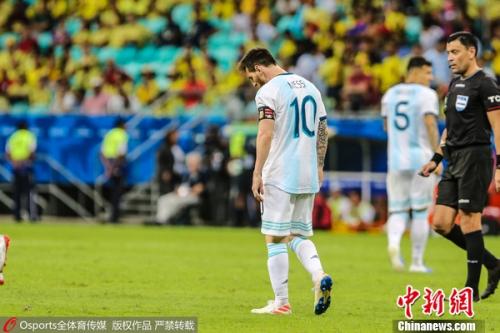 梅西和他的阿根廷还远未离开“危险区域”。 资料图：阿根廷队在比赛中。 图片来源：Osports全体育图片社