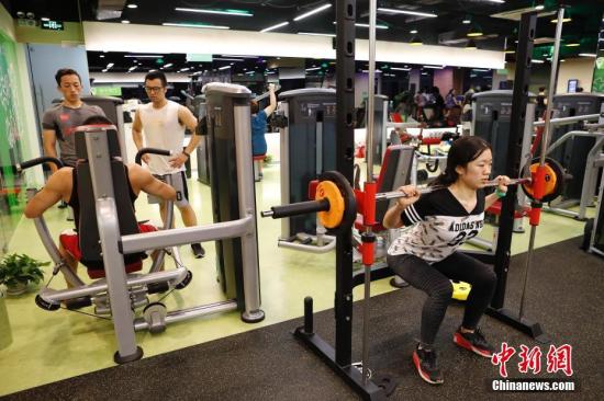 资料图：健身房成为很多人锻炼的首选地点。 /p中新社记者 殷立勤 摄