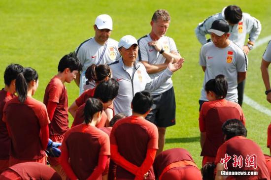 经过8天的休整后，中国女足将在接下来的淘汰赛中对阵强敌意大利。 /p中新社记者 富田 摄