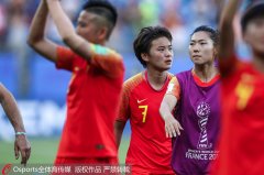 高清：中国女足0-2负意大利球员强