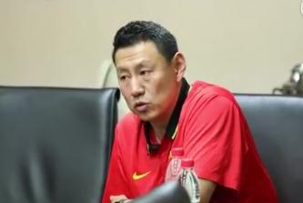 中国队主教练李楠对球员强调，要借鉴电影中并肩作战的精神。