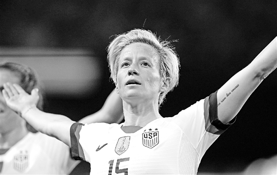 女足世界杯惊现卓尔不群的“美国队长”