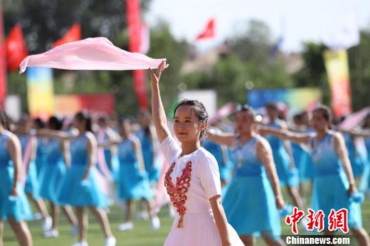 图为开幕式表演。　杨红丽 摄