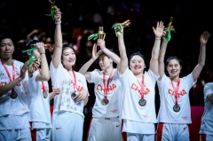 中国女篮夺得世界杯亚军！内蒙古